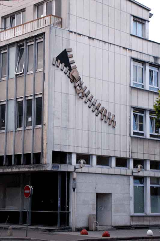 no adobe a zipper on a building
