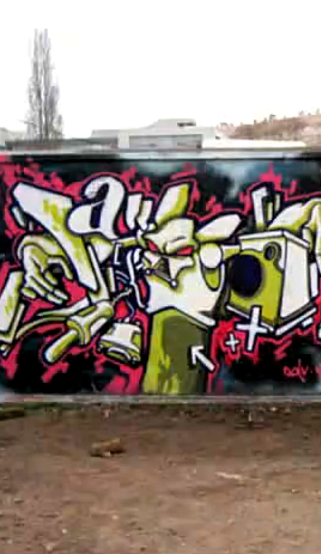 an old piece of graffiti make by alex kanos in nanterre france during ODVtour 2008