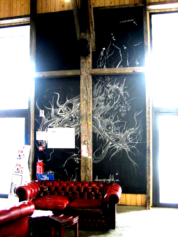 an illustration paint by alex kanos on a wall for "EXPOSITION MONSTRES" 2009 / An Horrific Exhibition in lille france