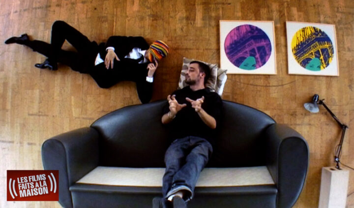kanos on a couch make an interview for a tvshow on canalplus