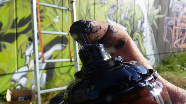 PEINTURES 2010 / GRAFFITI PRODUCTIONS a finger full of paint on a spraycan