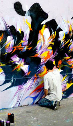alex kanos is painting at pyrenees street in paris with odv club and onoff family
