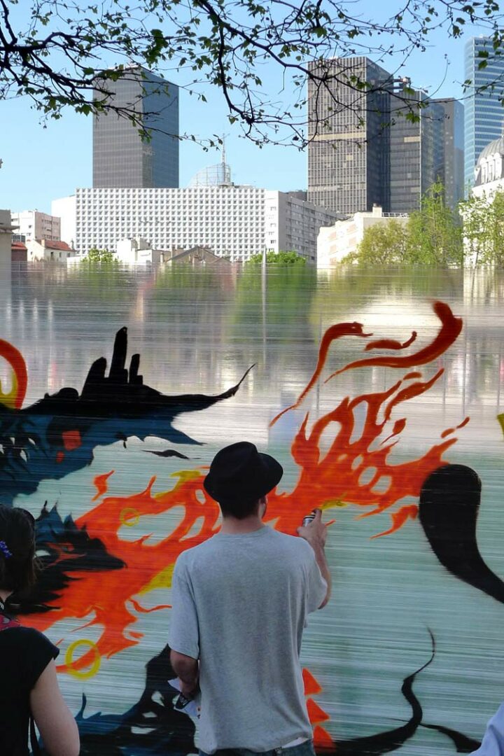 kanos is painting a cellograff