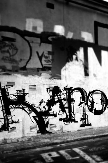 dystopie industrielle a mural made by alex kanos in black and white
