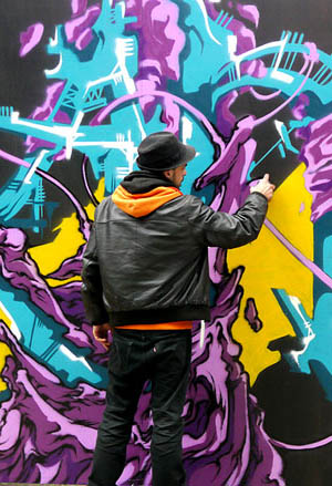 kanos painting during meeting of styles london 2012