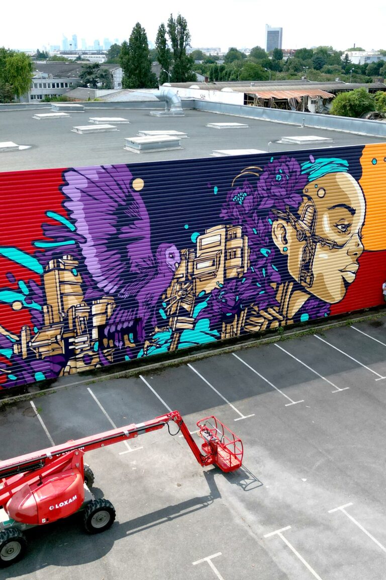 Alex Kanos is painting Street Art Mural in in Gennevilliers alex kanos is painting a street art mural called minerva in genevilliers for tresors de banlieues exhibition