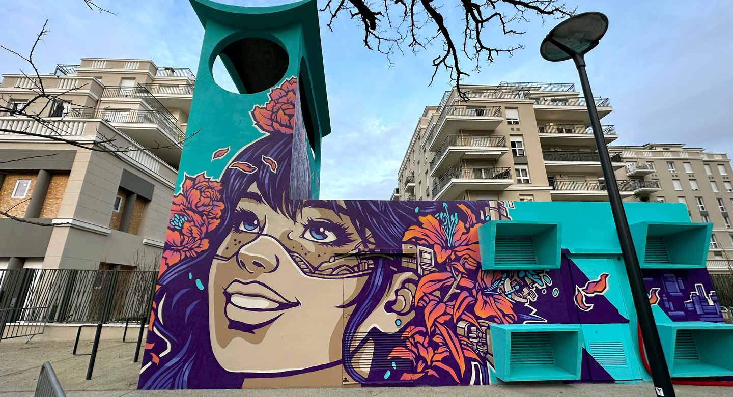 lumieres-cyberpunk-woman-mural-argenteuil Cyberpunk female portrait on the Lumières mural in Argenteuil